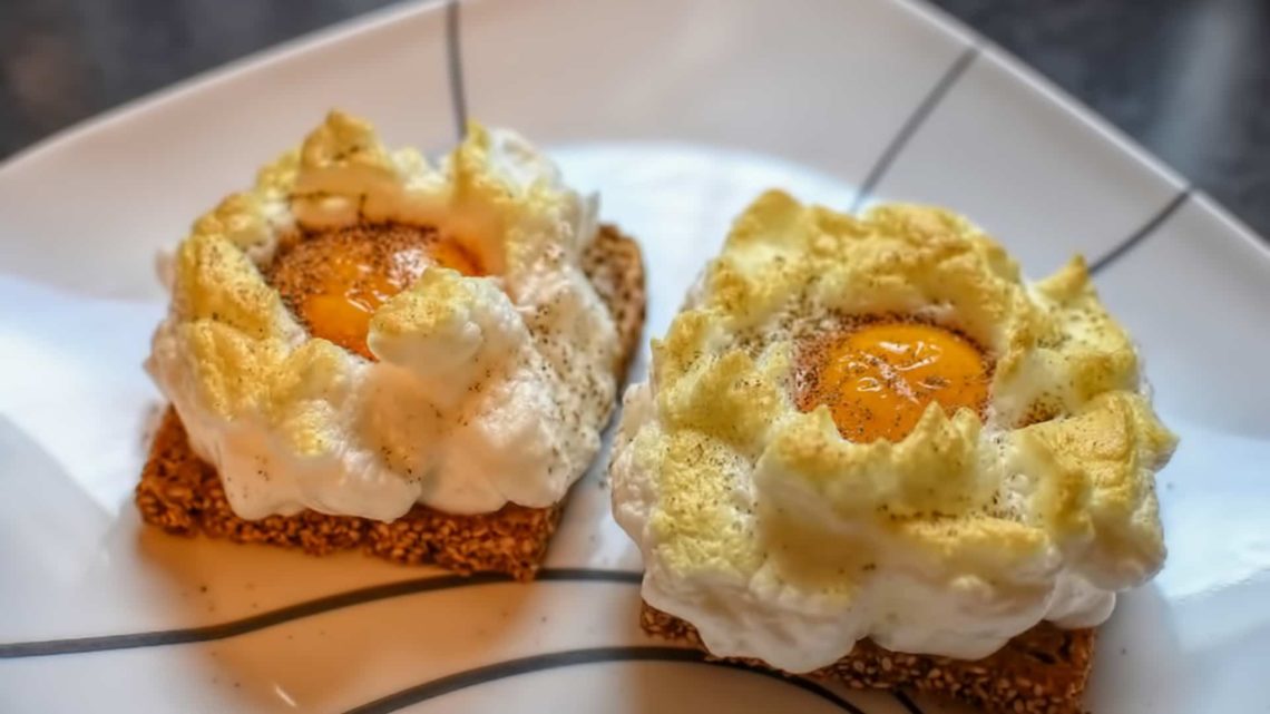 Cloud Eggs sur Toasts