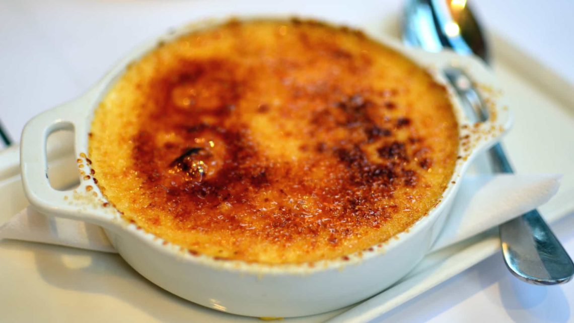 Crème brûlée dans un ramequin