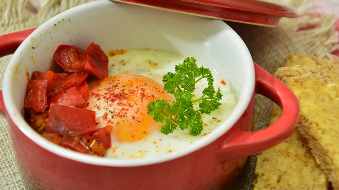 Oeuf cocotte a la tomate